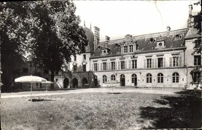 Castelo de Aramont — Colônia de Férias da Cooperação Mutualista — Éditions Mage, 15 rue de l'Aqueduc, Verberie (Oise)