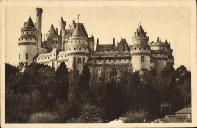 Zamek Pierrefonds — Strona Wschodnia — Wydawnictwo Art YVON