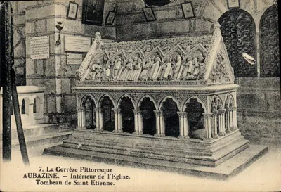 Aubazine — Interior da Igreja. Túmulo de São Etienne.