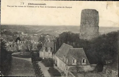 Bilhete postal antigo Chateaurenault Visão das ruínas do Castelo e da Torre de Carament tirada do Donjon