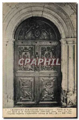 Champigny-sur-Veude (Indre-et-Loire) — Parte da fachada Norte da Santa Capela contendo admiráveis vitrais de 1543 — ND. Fot.