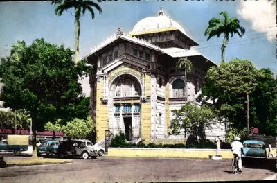 Fort-de-France (Martinique) — De Bibliothèque Schoelcher in haar groene omgeving — Cliché Ducliché, n°133