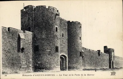 Rampartes de AIGUES-MORTES — A Torre e a Porta da Marinha — ND Phot.
