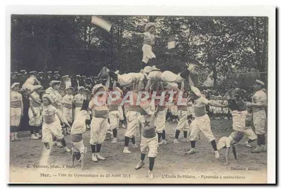 메르 — 1914년 4월 30일 기념 체조 축제 — 생 힐레르의 에토일 — 손으로 자유로운 피라미드 — C. 바니에르, 생 바올 사진 — 부르딘 출판