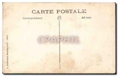 Mulher em vestido longo e casaco — diante de uma parede de folhas secas — editor H. Guilleminot, Bespflug e Cie, Paris — Verso