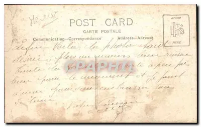 Família diante de um muro de tijolos — editor 'POST CARD' e número de série ilegível — Verso