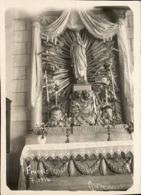 성모 마리아 — 광채와 조각상이 있는 레테블 안의 조각상 — 프랑수아의 사진, 1934년 7월