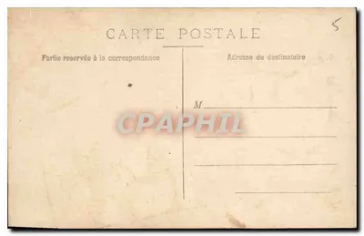 Due giovani donne — studio fotografico — senza editore né numero visibile — Verso