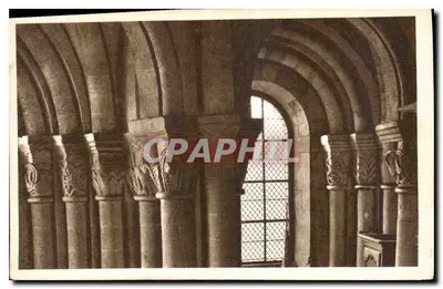 Moriénval (Oise) — A Igreja de Nossa Senhora — Grupos de Colunas e Capitéis do Déambulatório
