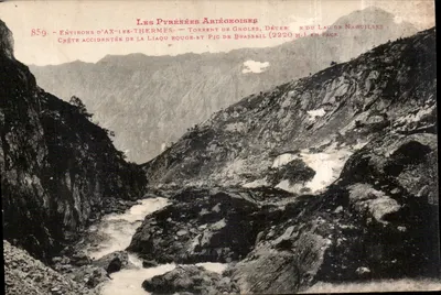 Bilhete postal antigo Les Pyrénées Ariegeoises Environs de Ax les Thermes Torrent de Gnoles