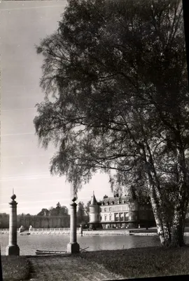 Castelo de Rambouillet — O Castelo e o Canal — Service Commercial Monuments Historiques, Paris