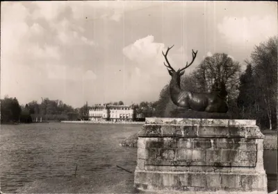 Rambouillet (S.-et-O.) — O Castelo visto do Canal — Serv. Comercial Monumentos Históricos, Grande Palácio, Av. Alexandre III, Paris