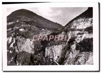O Castelo do Monnetier e o Pequeno Salève — vista panorâmica — editor não visível