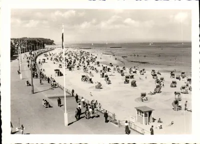 Praia animada — vista aérea