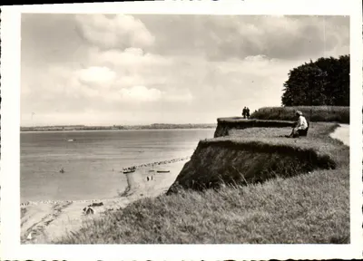Vista da costa — praia e falésias