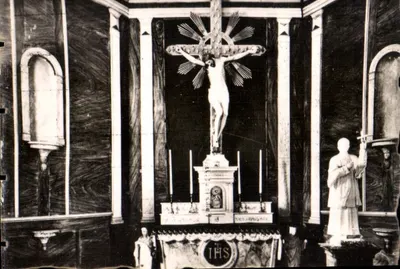 A Velha Capela (int.) e o Cristo do P. de Montfort