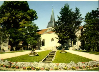 Igreja de Saint-Épvire — com sua torre romana do século XII — Graphin