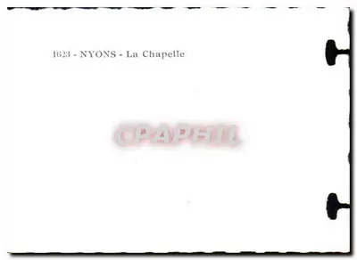 Nyons - A Capela — vista da igreja com montanhas no fundo — Verso