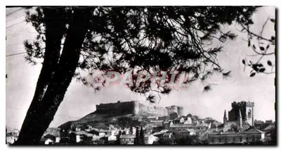 Villeneuve-lès-Avignon — vista panorâmica com castelo e igreja — editor não identificado