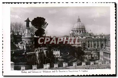 Cidade do Vaticano - Estátua do S. Coração e Basílica S. Pedro