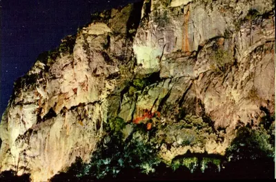 A falésia iluminada — Thaurac — texto multilingue