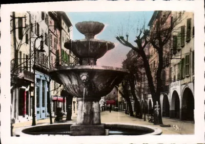 Place aux Aires — Fontaine centrale