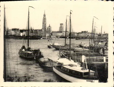 Anvers - A Baía — vista do porto com barcos e igreja — N. JELS