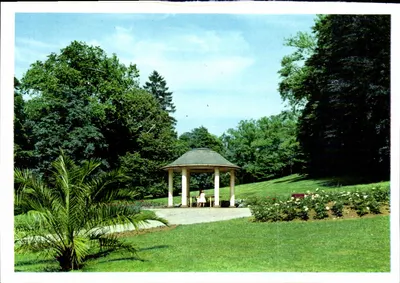Pavilhão em um parque verdejante — Mondorf-les-Bains — Source Marie - Adelaïde