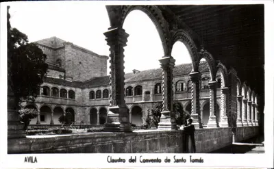 Avila — Claustro do Convento de Santo Tomás — editor não identificado