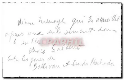 Dois habitantes — diante de uma habitação de madeira — Chaco Saldeno — Verso