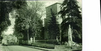 Igreja e Monumento aos Crianças de Tonnay-Charente — Éditions Artistiques Raymond Bergavin