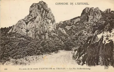 Corniche de l'Esterel — Vista do Pic St-Barthélemy e estrada de Anthéor ao Trayas — JND Hot. n°280
