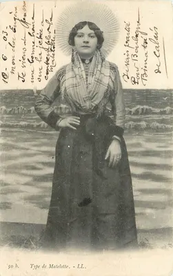 Mulher em vestido longo e lenço com motivos — Tipo de Matelotte — LL.