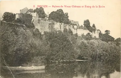 Decize — Ruínas do Velho Castelo e Lago da Boire