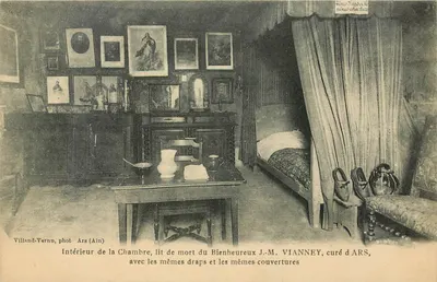 Interior da Câmara, leito de morte do Beato J.-M. VIANNEY, cura de ARS, com as mesmas cobertas e lençóis — Villand-Vernu, fot. Ars (Ain)