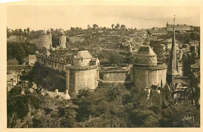 Fougères — As Torres Surienses — Edições de Arte YVDON