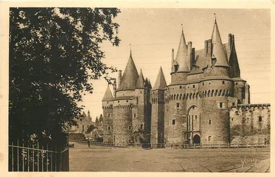 Vitré — Praça do Castelo — Edições de Arte Yvon, Paris