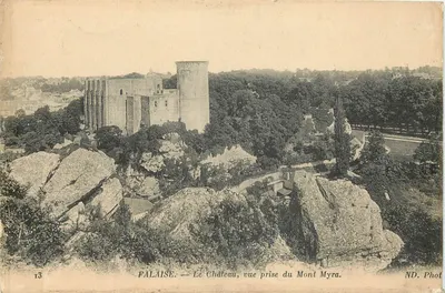 FALAISE — O Castelo, vista tirada do Monte Myra — ND. Fotografia