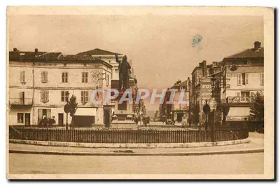 Place Jasmim em Agen — estátua central — editor desconhecido