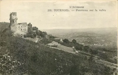 Tournoel — Panorama sobre a vales — L'Auvergne, n°209