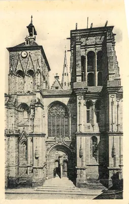 Guingamp — A Basílica Nossa Senhora do Bom Socorro (fachada ocidental) — C° LES ARTS PHOTOGRAPHIQUES, PARIS