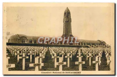 Cemitério Nacional de Douaumont — visão do monumento e das lápides — editor desconhecido, número de série não visível