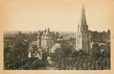 LANGEAIS — O Castelo e a Igreja — C° DER ARTS PHOTOMECHANIQUE - PARIS - STRASBOURG