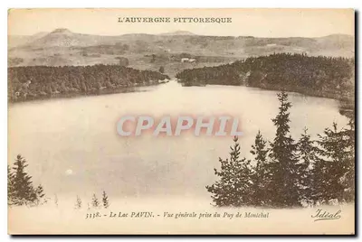 Lago Pavin — Vista geral tirada do Puy de Montchal — Ideal