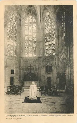 Champigny-s-Veude (Indre-et-Loire) — Interior da Capela — Os vitrais — Pinhbert, editor, Loudun