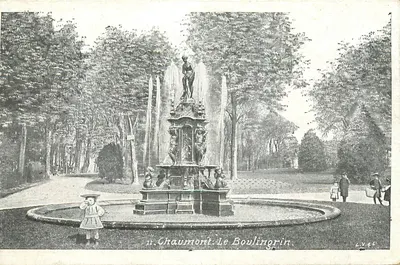 Chaumont. O Boulingrin — Fonte ornada de esculturas, crianças e passeantes — editor L.V.45