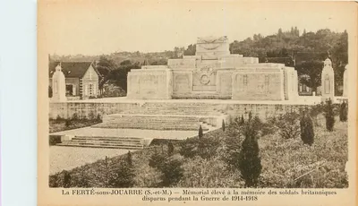 La FERTÉ-sous-JOUARRE (Sul.-e-M.) — Memorial erguido em memória dos soldados britânicos desaparecidos durante a Guerra de 1914-1918