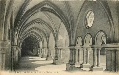 LUXEUIL-LES-BAINS — O Claustro — LL