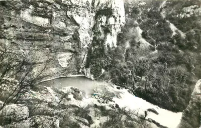 फॉनटेन-डे-वॉक्लूज़ — स्रोत के जन्म के स्थान (ऊंचे एक्यूएक्स) — (61) एडिशन्स एसएल