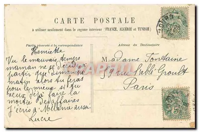 PARIS — Statua Strasburga — monument z wiankami i flagami, odwiedzający z parasolami — Rewers